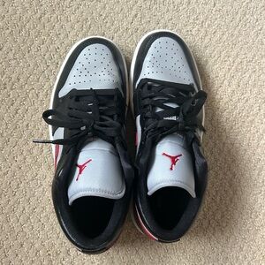 Worn once red,grey,black Jordan 1 great condition